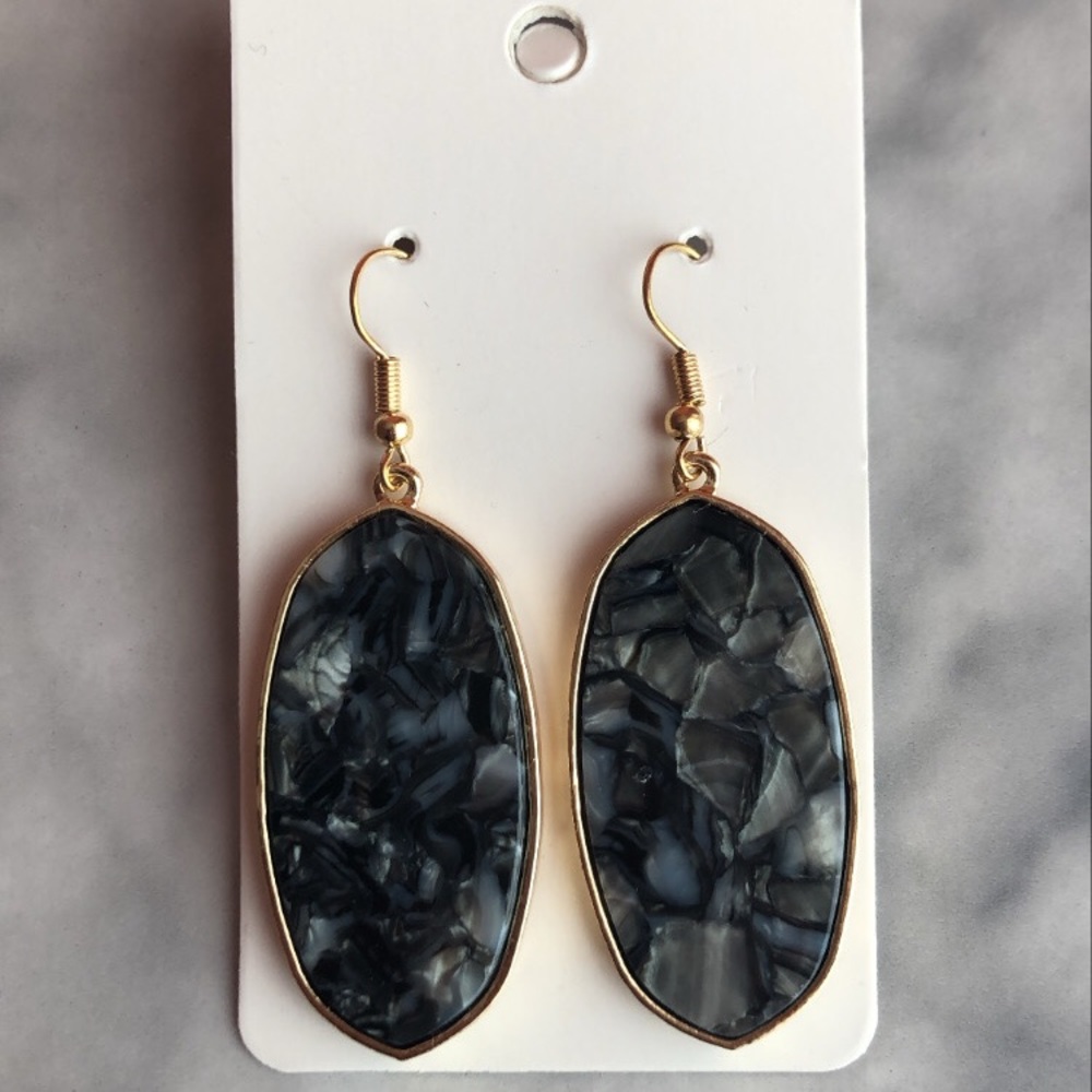 Black & Charcoal Pearl Kendra Look A-like Earrings